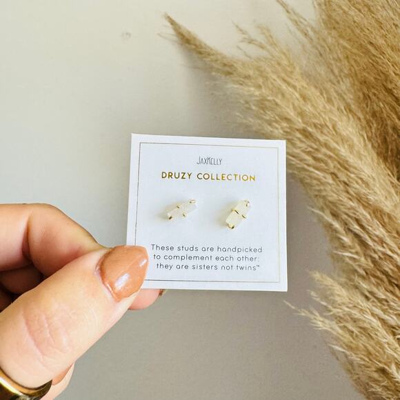 NEW ANTHROPOLOGIE JaxKelly 18kt Gold White Druzy Stone Gemstone Bar Earring - Picture 2 of 7